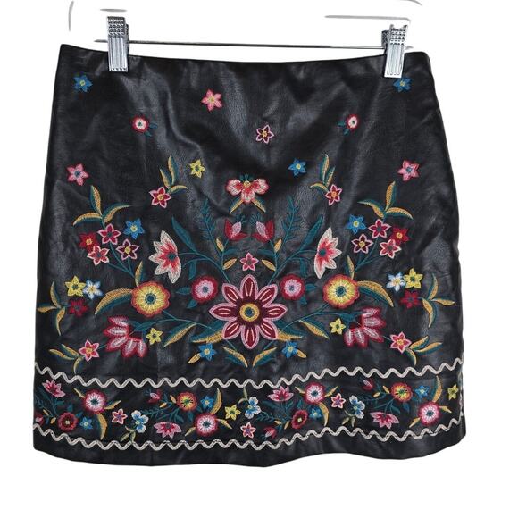 Umgee Floral Embroidered Vegan Leather High Waist A-Line Mini Skirt Small NWT - Picture 1 of 4